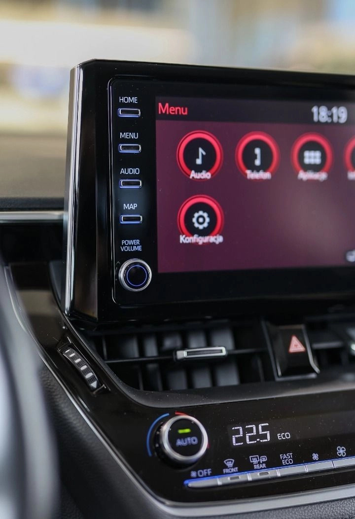 Toyota Corolla cena 82850 przebieg: 84149, rok produkcji 2019 z Bobolice małe 596